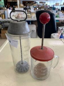 lot 14 image: Antique Measurement Jars