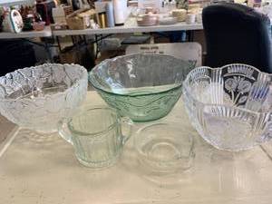 lot 23 image: Misc Glassware