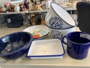 lot 24 image: Misc Dish Lot