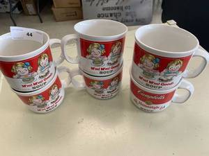 lot 44 image: Campbells Trademark Tomato Soup Mugs