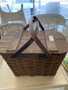 lot 70 image: Antique Picnic basket