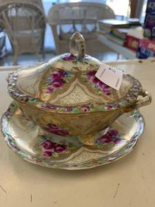 lot 73 image: Fine China Tea Sugar Set