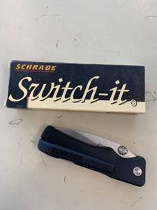 lot 80 image: Schrade 4 12 Switch Knife