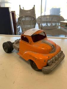 lot 91 image: Hubley Kiddie Truck Toy