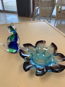 lot 95 image: Murano Glass Bowl & Cat
