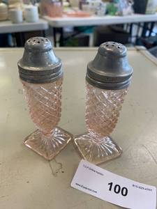 lot 100 image: Vintage Pink Depression Glass Salt & Pepper Shakers
