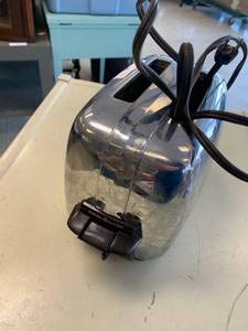 lot 82 image: General Electric Vintage Toaster