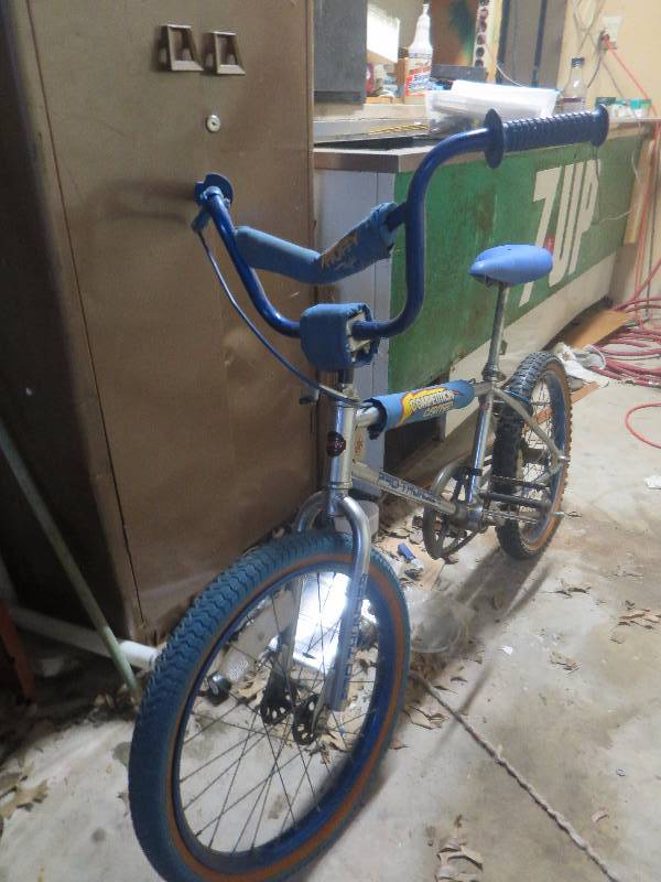 Retro Huffy Pro Thunder Dirt Bike South KC Estate Liquidation 2 by Fleetsale EquipBid
