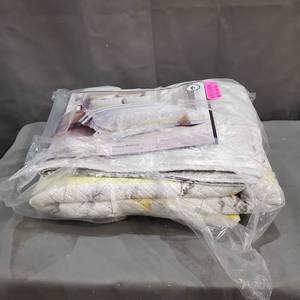 lot 1339 image: QUILT SET LUXURY BEDDING QSM09-7