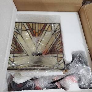 lot 1423 image: TIFFANY STYLE LAMP ITEM AM362TL08