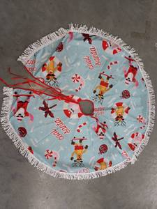 lot 1699 image: Tree Skirt