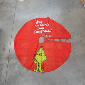 lot 1731 image: Grinch Tree Skirt