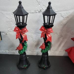 lot 1733 image: Lamppost Decor