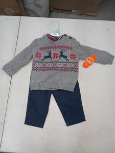 lot 2050 image: Infant Holiday Outfit