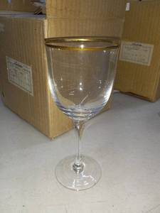 lot 2060 image: WineChampagne Glasses