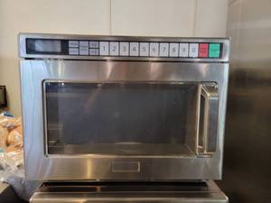 lot 33646 image: Panasonic NE-21523 Microwave