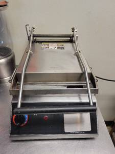lot 33650 image: Star Pro- Max Panini Press Model GR14