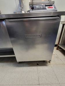 lot 33651 image: Hobart Refrigerator Model CUS-27