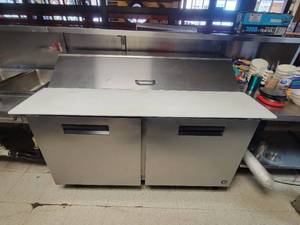 lot 33654 image: Hoshizaki Refrigerator Sandwich Bar Model CRMR60-16