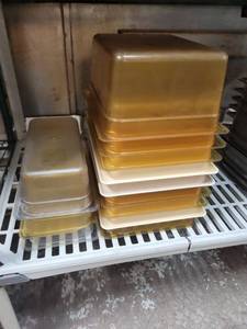 lot 33592 image: Lot of Lexan Pans - 2 Different Sizes Approx 30