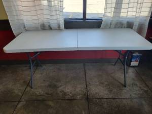 lot 35487 image: 6ft Collapsable Lifetime Table