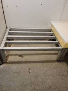 lot 59010 image: Dunnage Rack 60 x 30 x 2ft