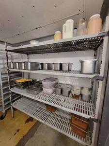 lot 59009 image: Plastic Metro Rack Shelving&nbsp