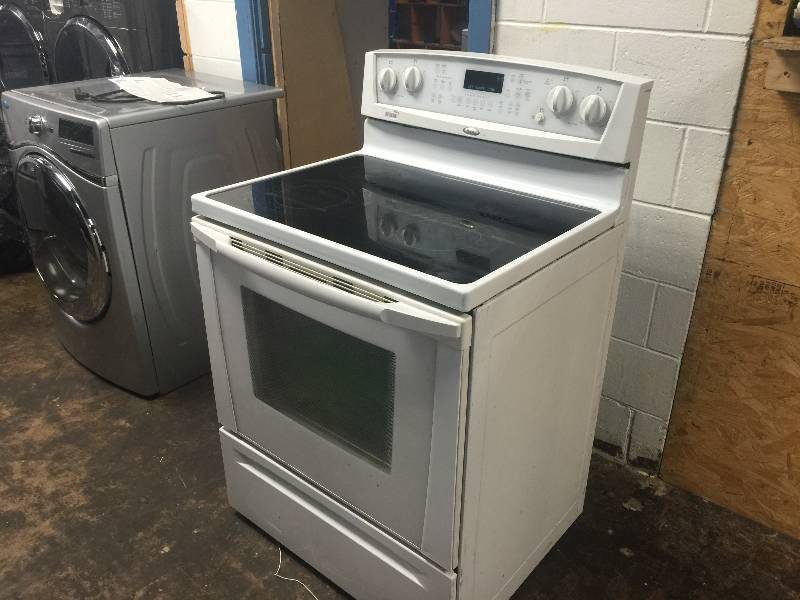 lot 8060 image: WHIRLPOOL DELUXE 30 SELF-CLEAN SMOOTH TOP ELECTRIC RANGE