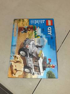 lot 1147 image: LEGO - City Safari Off-Roader 60267