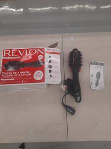 lot 1203 image: Revlon One Step Hair Dryer And Volumizer Hot Hair Brush