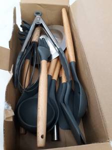 lot 1254 image: Eagmak Kitchen Utensil Set