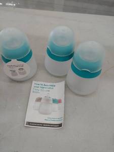 lot 1276 image: Nanobee Flex Silicone Bottles