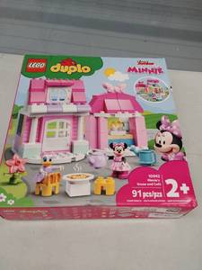lot 1313 image: Lego Duplo Junior Minnies House & Cafe 10942
