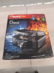 lot 1371 image: Sentry Safe Small Chest MISSING KEY