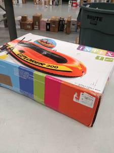 lot 1542 image: Intex Explorer 300 Pool Float USED