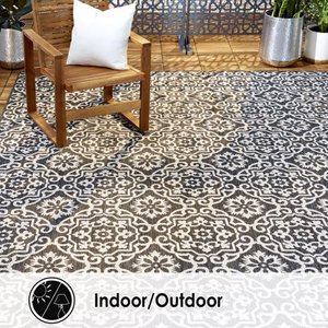 lot 4982 image: Nicole Miller Patio Country Danica Area Rug