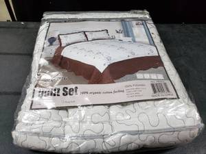 lot 9738 image: Jml Quilt Set - King Size&nbsp