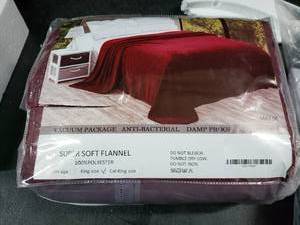 lot 9879 image: Super Soft Flannel King Bed Sheet Red
