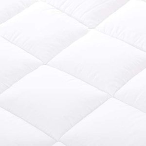 lot 9814 image: AmazonBasics Mattress Topper Cover 54x76 White