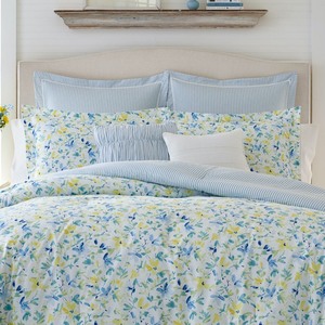 lot 9866 image: Laura Ashley 7 Piece King Complete Bed Set