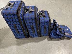 lot 602 image: American Flyer Argyle 5 Piece Luggage Set
