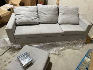 lot 627 image: Gray Couch