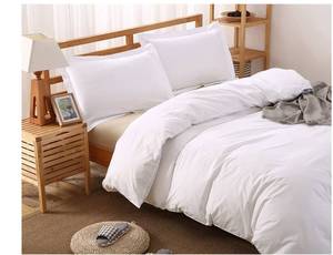 lot 664 image: King Polyester Duvet Cover
