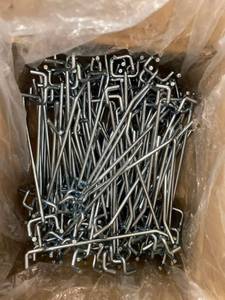 lot 1567 image: 100 4�� Peg Board Hooks