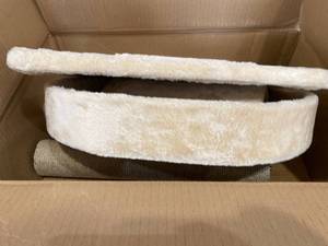 lot 1621 image: Cat Tree