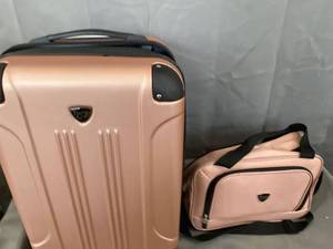 lot 1638 image: Travelers Club Carry On Bag Set