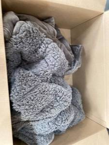 lot 1669 image: Twin Size Weighted Blanket