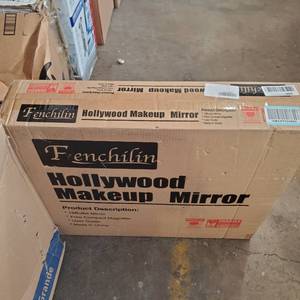lot 1775 image: HOLLYWOOD MAKEUP MIRROR F ENCHILIN
