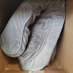 lot 1779 image: FUR HAVEN PET BED LARGE GREY