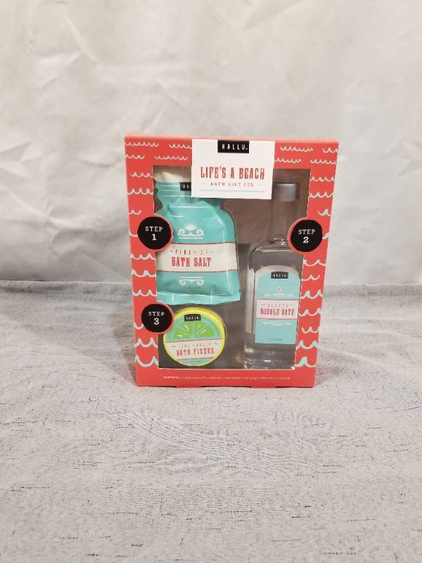 lot 50951 image: HALLU LIFES A BEACH BATH GIFT SET